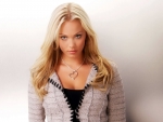 Laura Vandervoort Wallpaper