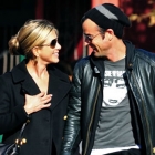  Jennifer Aniston and Justin Theroux agree to tie the knot in California