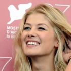  Rosamund Pike Was An Ugly Duckling