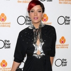 Lily Allen’s Wore Her Newly dyed Hair off Her Face in a Plaited Style