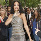  Rihanna Excited to be Presenting Her New Fragrance in Eye-Catching Outfit