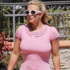  Britney Spears steps out in fitted pink top