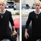  Justin Bieber Greets his Fan with his New Look and Dyed Hair