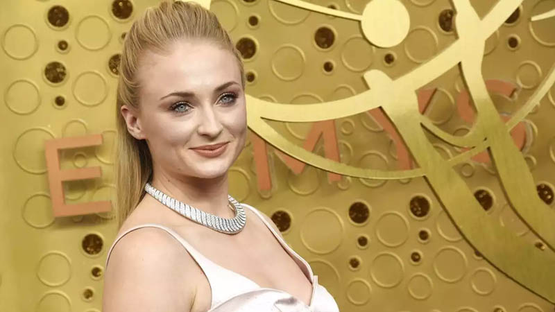  Sophie Turner Joins Cast Of HBO Max Royal Family Animated Series ‘The Prince’ As Princess Charlotte