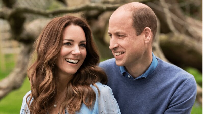  Prince William and Kate Middleton’s Fingers in Their 10th Anniversary Photos Reveal a Lot