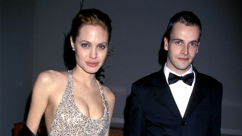 Angelina Jolie back in touch with Jonny Lee Miller