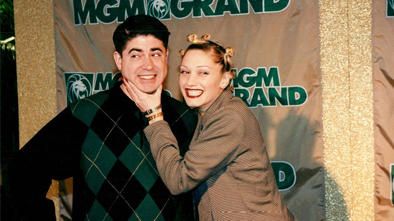  Gwen Stefani’s throwback pics of her with her brother are too sweet