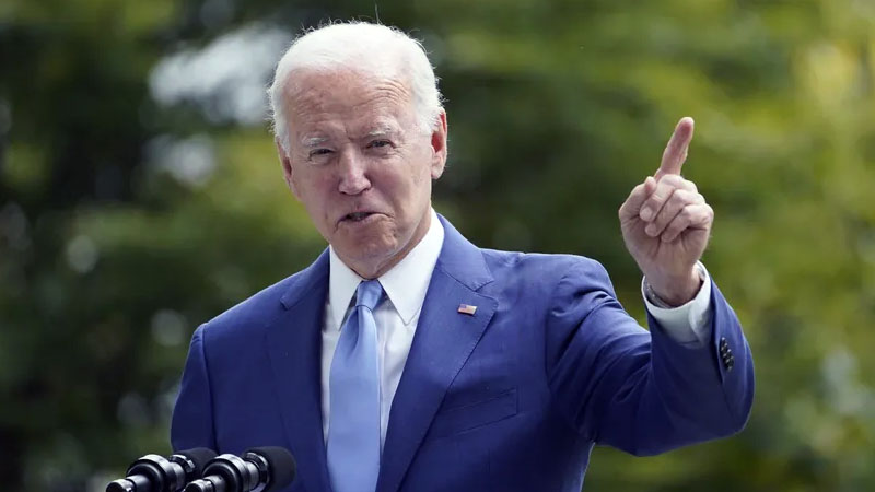  “Joe Biden Looks Like He Was About to Kiss the Wrong Woman” Say Social Media Users After Viral Video