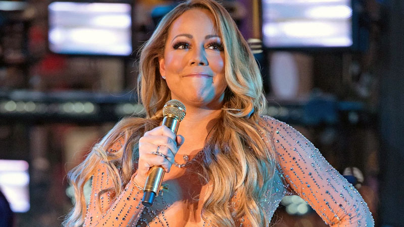  Mariah Carey says her depressing childhood inspires her to go “all the way” for Christmas every year