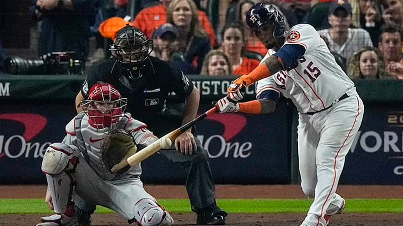  Astros’ Martín Maldonado Used Illegal Bat gifted by Albert Pujols in World Series Game 1