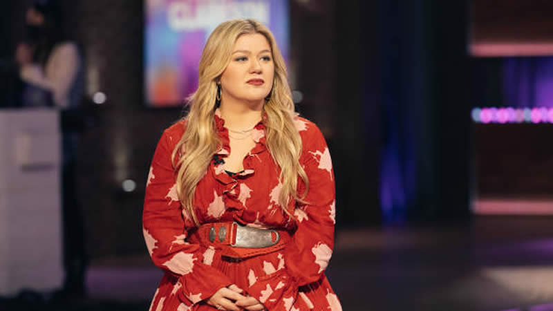  Kelly Clarkson follows surprising routine to ‘drop weight’