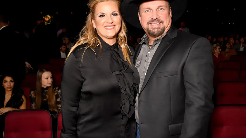  Garth Brooks’ High-Stakes Divorce from Sandy Mahl: A Costly Celebrity Split