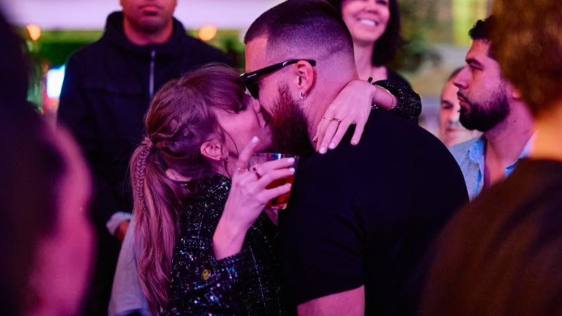 Taylor Swift and Travis Kelce PDA: Couple heats up Super Bowl 2024 After-Party