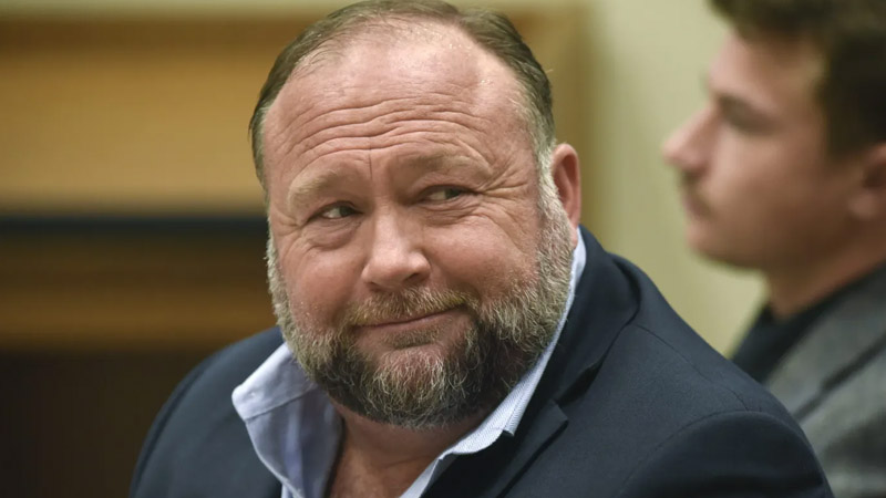  Putin Invites Conservatives to Russia Where ‘Traditional Values Reign Supreme,’ and Alex Jones Considers the Offer