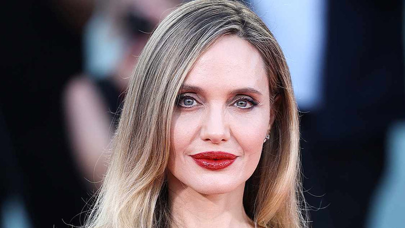  Angelina Jolie Opens Up About the Deep ‘Loneliness’ She Shares with Her ‘Maria’ Character