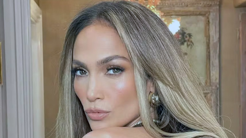  Jennifer Lopez becomes nostalgic remembering her appearances at the AMA